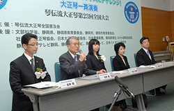 記録達成後に開かれた記者会見 記録達成後に開かれた記者会見