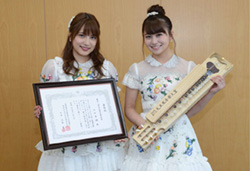 AKB48の入山杏奈さんと小嶋真子さん AKB48の入山杏奈さんと小嶋真子さん