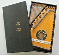 木製箱入り「陽琴」(明治40年頃)