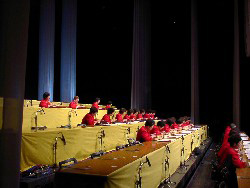 緊張感が伝わる舞台袖