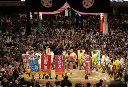 2年後には懸賞旗のデザインを変更 2年後には懸賞旗のデザインを変更