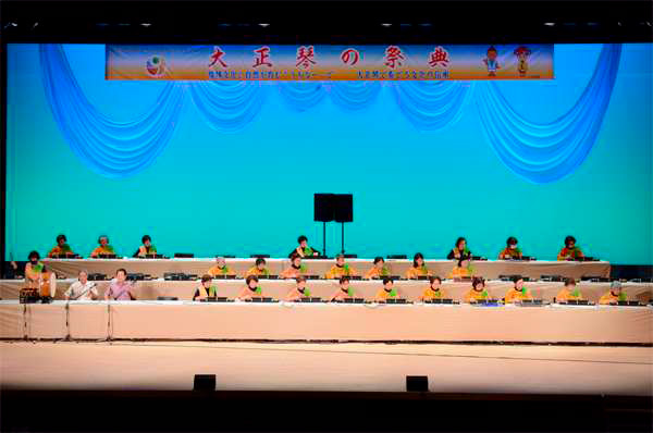 沖縄県愛好者を中心に600 名以上が出演 沖縄県愛好者を中心に600 名以上が出演