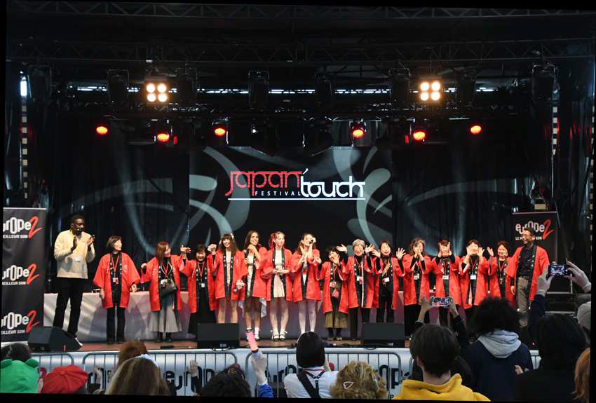 演奏後に出演者が並んで観客へ挨拶