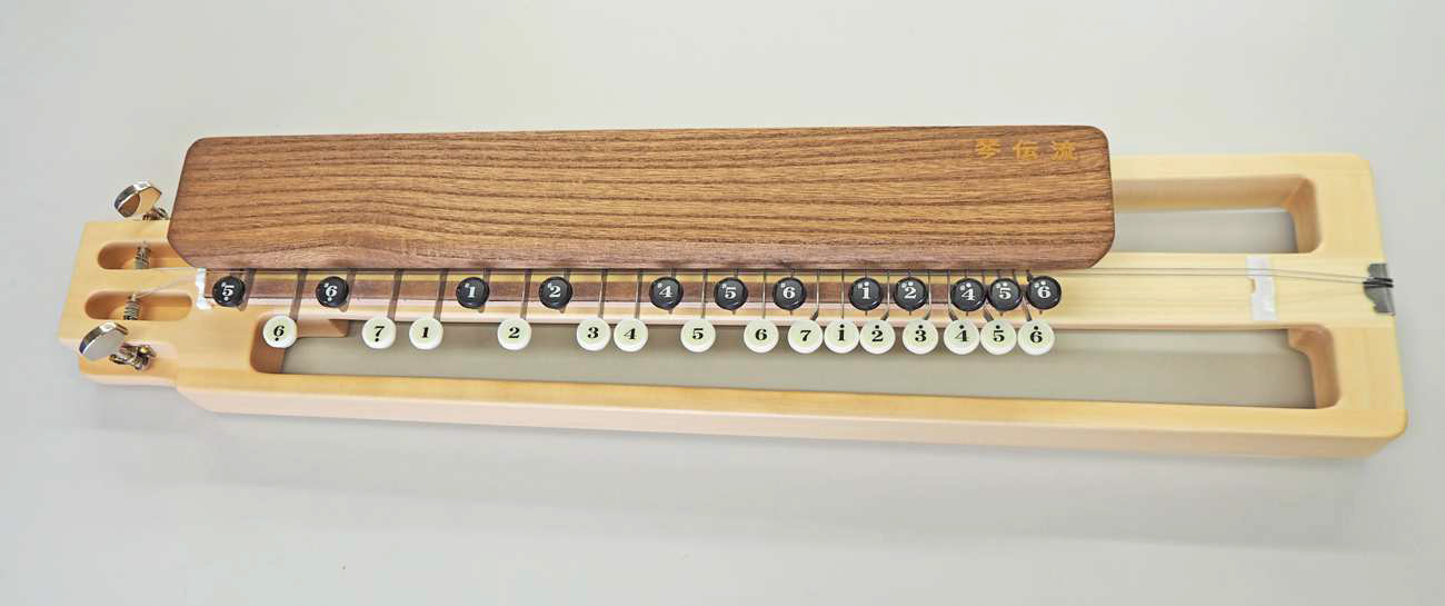 「愛おしい」にちなみ「Sweet」と名付けられた大正琴